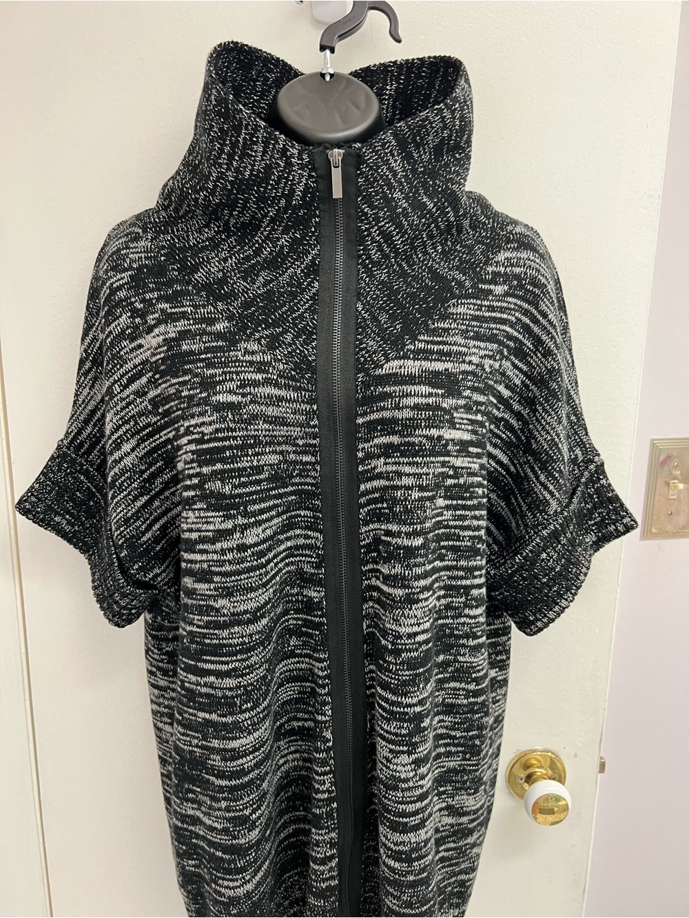 Kenneth Cole Reaction Black and Gray Knit Top
